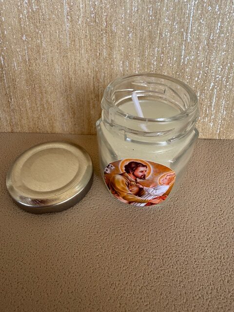 pote de vela com adesivo de São José